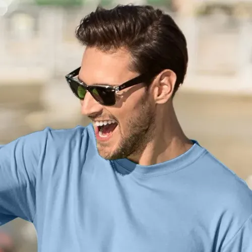 Das klassische T-Shirt der Männer - Klassischer Rundhalsausschnitt