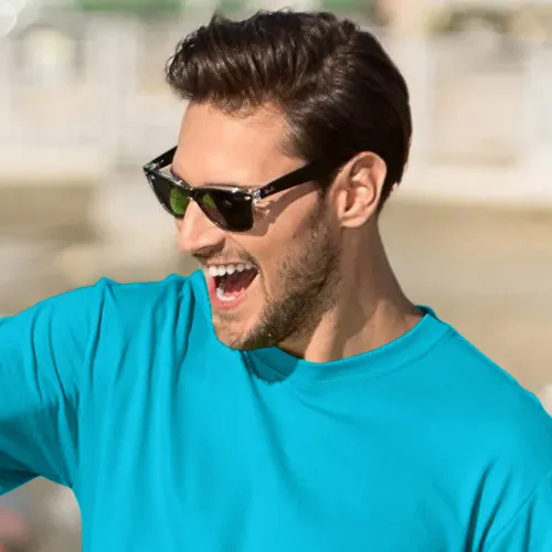 Das klassische T-Shirt der Männer - Klassischer Rundhalsausschnitt