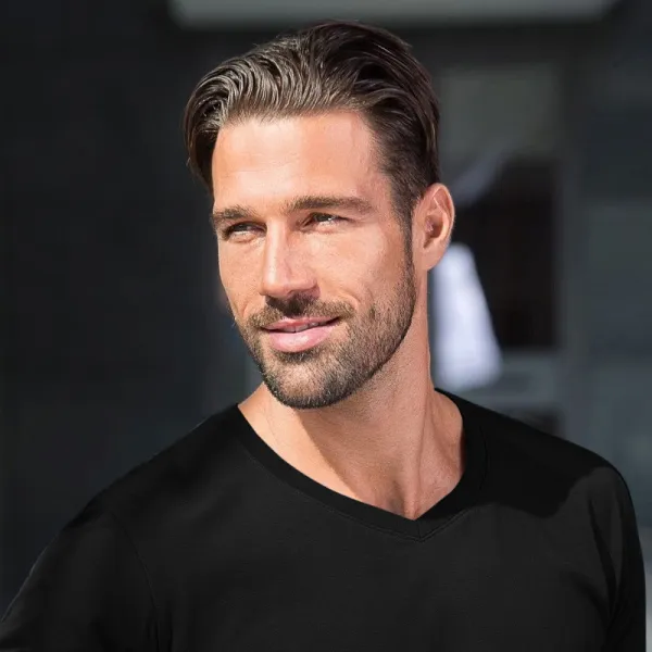 Eng anliegendes Herren-T-Shirt - V-Ausschnitt