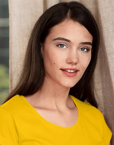 Slim Fit Damen T-Shirt mit rundem Halsausschnitt - Tiefer Rundhalsausschnitt