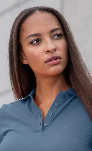 Klassisches Poloshirt für Damen - 4-Knopf-Verschluss