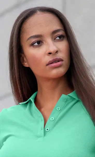 Klassisches Poloshirt für Damen - 4-Knopf-Verschluss