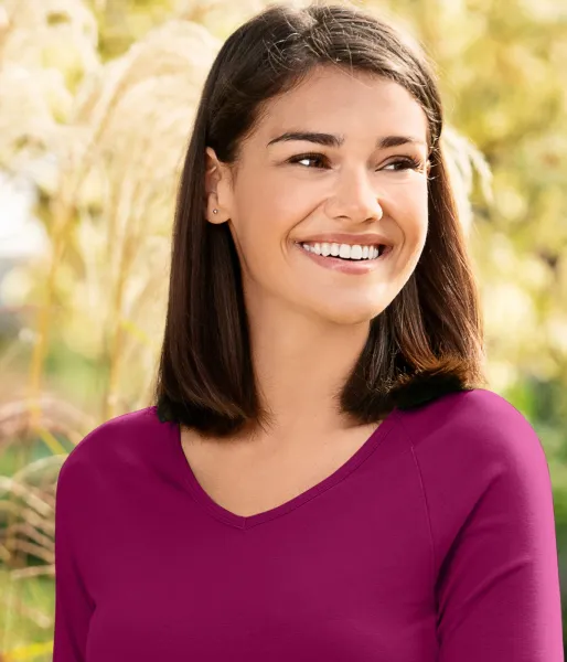 Eng anliegendes T-Shirt für Damen, V-Ausschnitt - Tiefer V-Ausschnitt