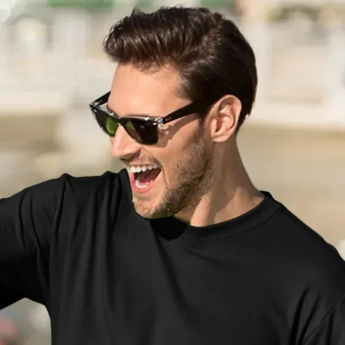 Das klassische T-Shirt der Männer - Klassischer Rundhalsausschnitt