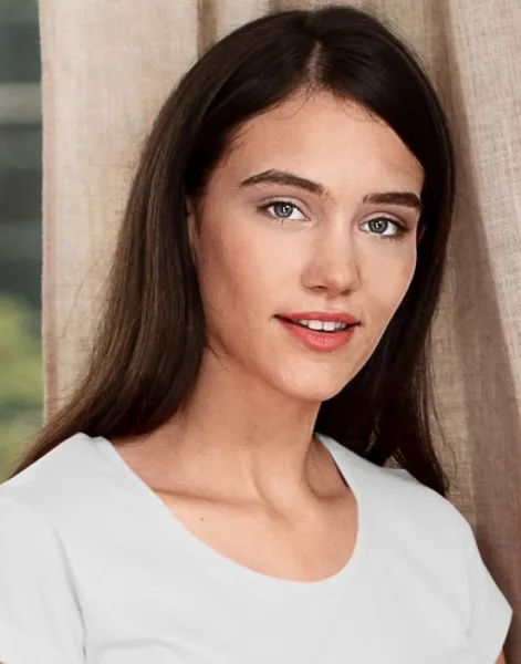 Slim Fit Damen T-Shirt mit rundem Halsausschnitt - Tiefer Rundhalsausschnitt