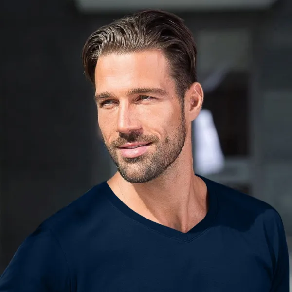 Eng anliegendes Herren-T-Shirt - V-Ausschnitt