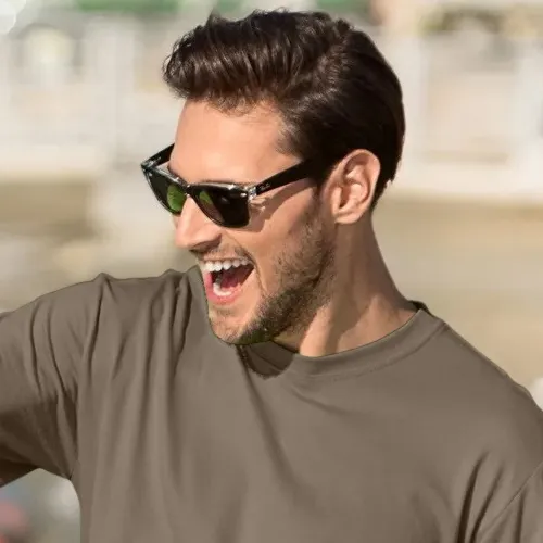 Das klassische T-Shirt der Männer - Klassischer Rundhalsausschnitt